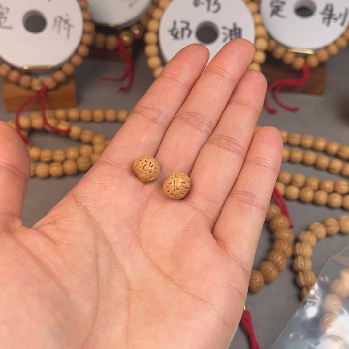 O***O手串桃核弟子珠2个……..