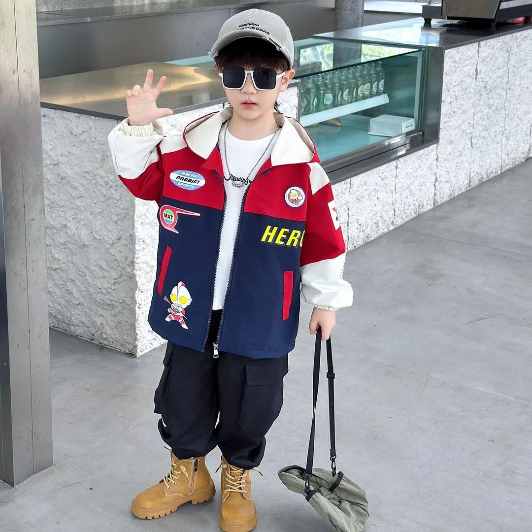 奥特曼衣服男童秋装外套2025新款儿童痞帅洋气连帽上衣男宝冲锋衣