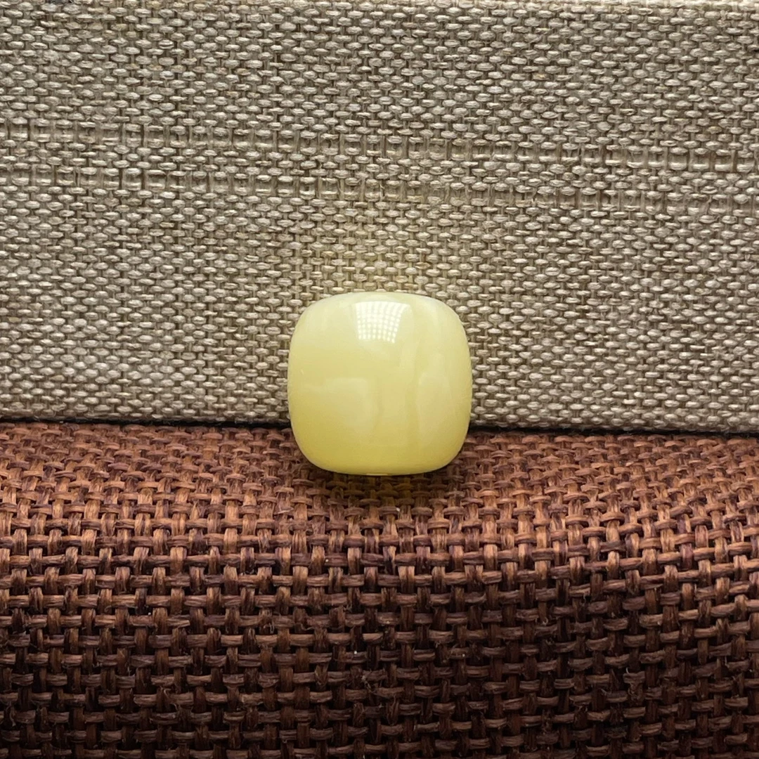 天然蜜蜡桶珠白花蜜蜜蜡珠子1.75克尺寸14×13毫米编号9.27
