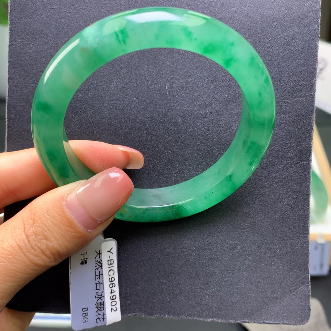 石英质玉（非洲翠）未镶嵌手镯