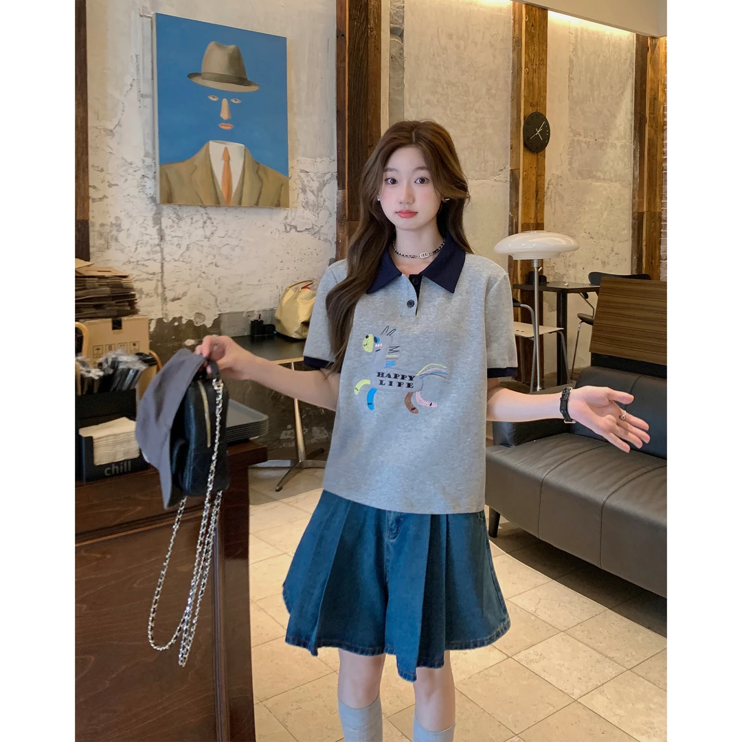 张汽水《奔腾小马》冷灰色Polo领短袖t恤女小众减龄上衣Z15889