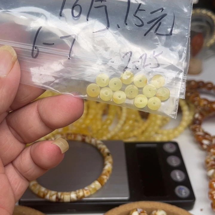 琥珀未镶嵌裸石999999号