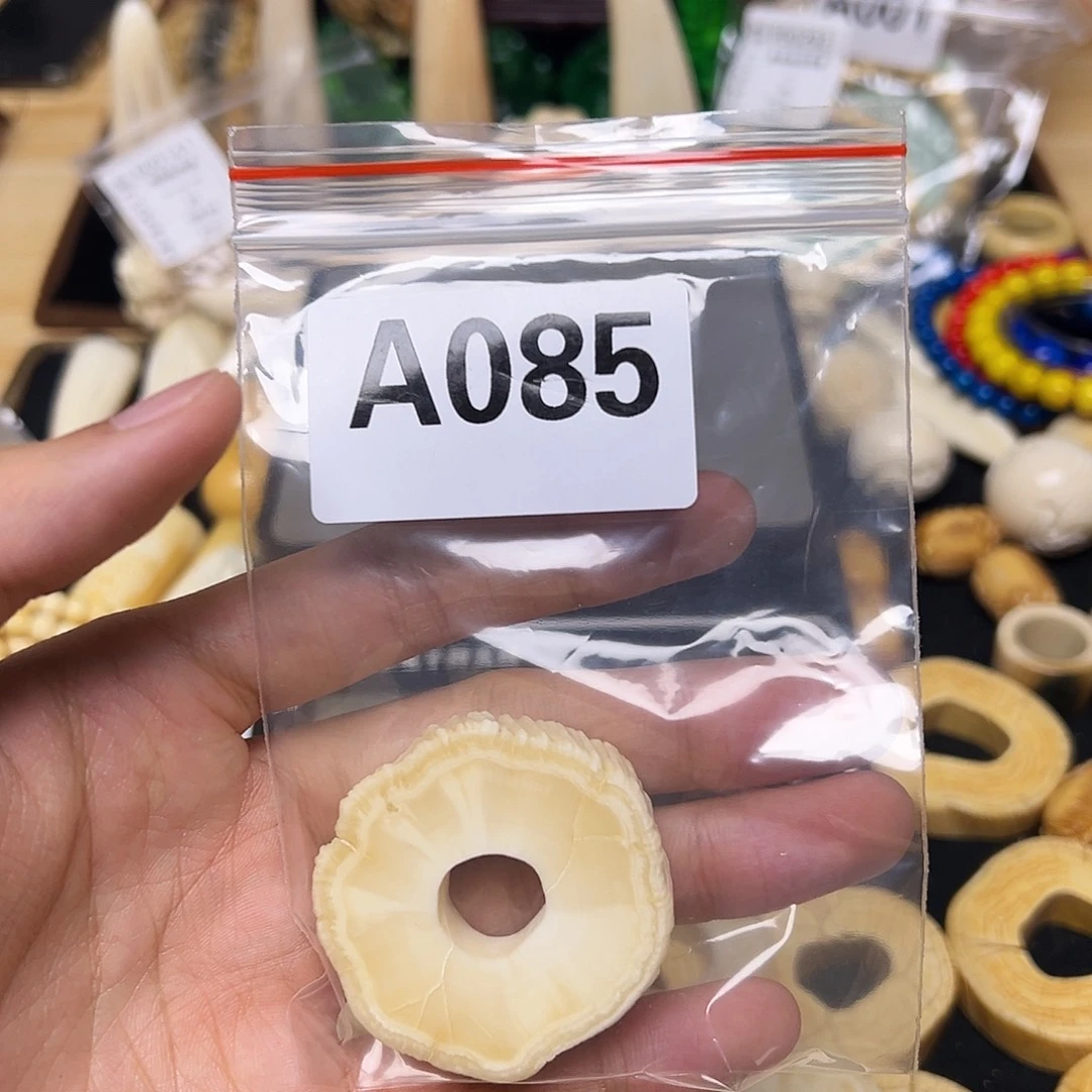 一***辰天然猛犸象牙雕刻品