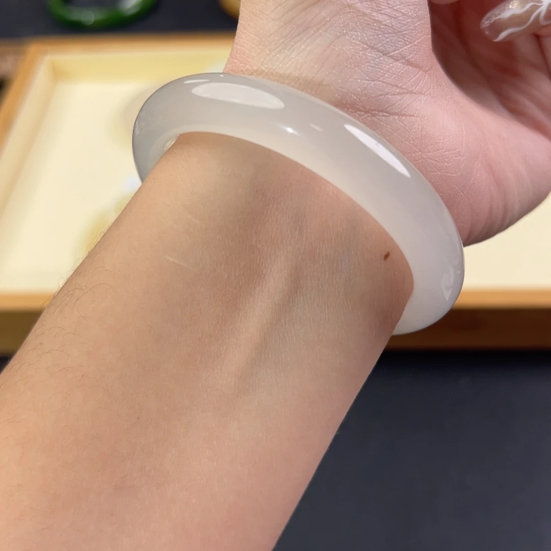 和田玉未镶嵌手镯