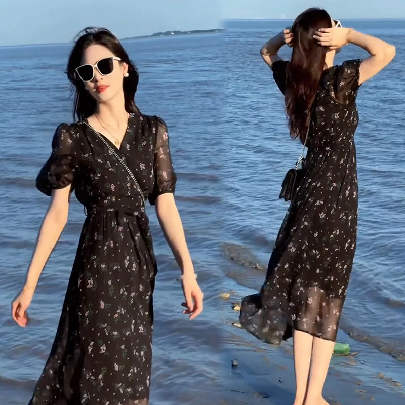 法式碎花连衣裙女2025年夏季新款时尚气质显瘦海边度假过膝长裙子