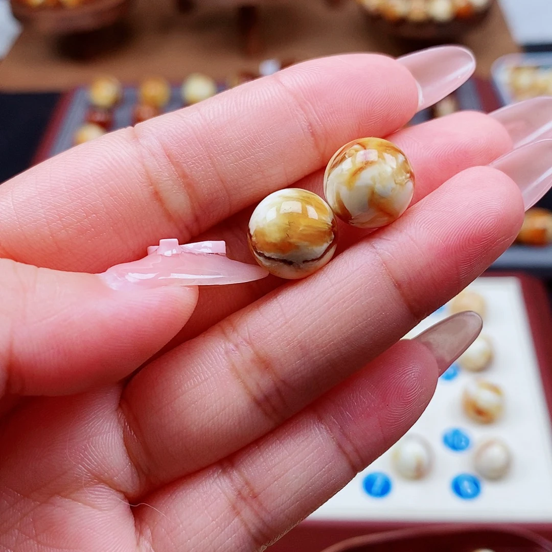 你***闹琥珀未镶嵌裸石蜜蜡