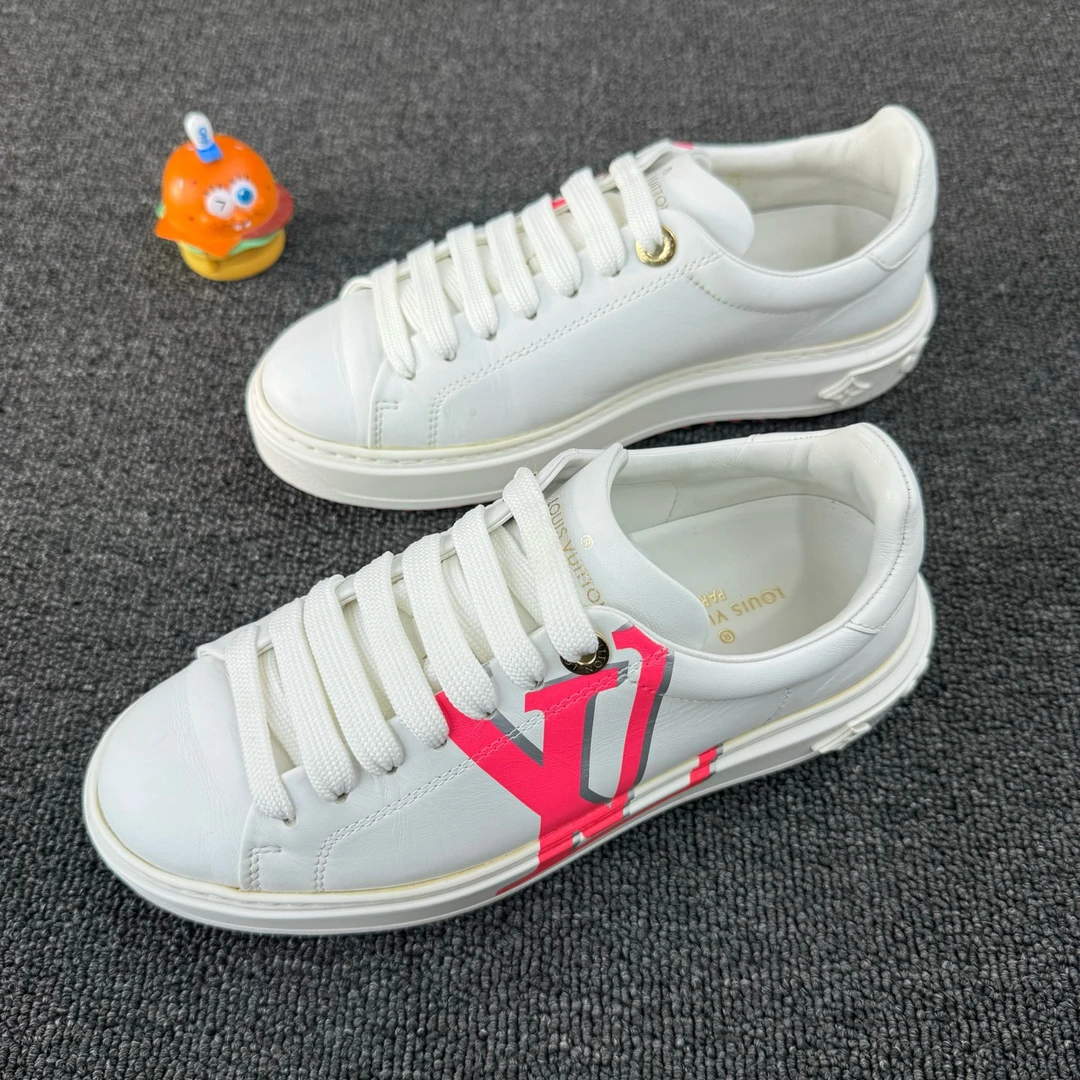 Louis Vuitton路易威登out白粉松糕鞋 尺码：35.5 HB1018