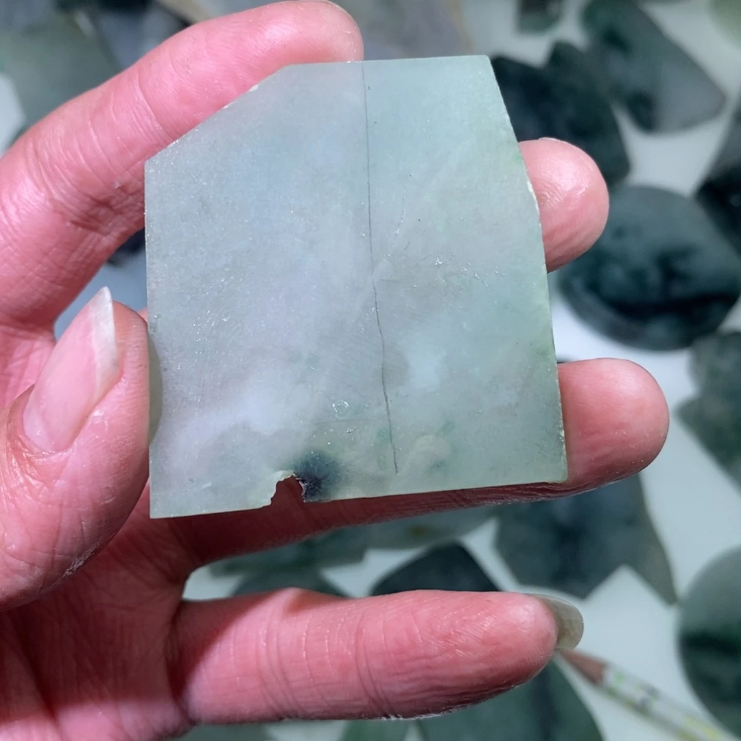 翡翠颈饰未镶嵌翡翠