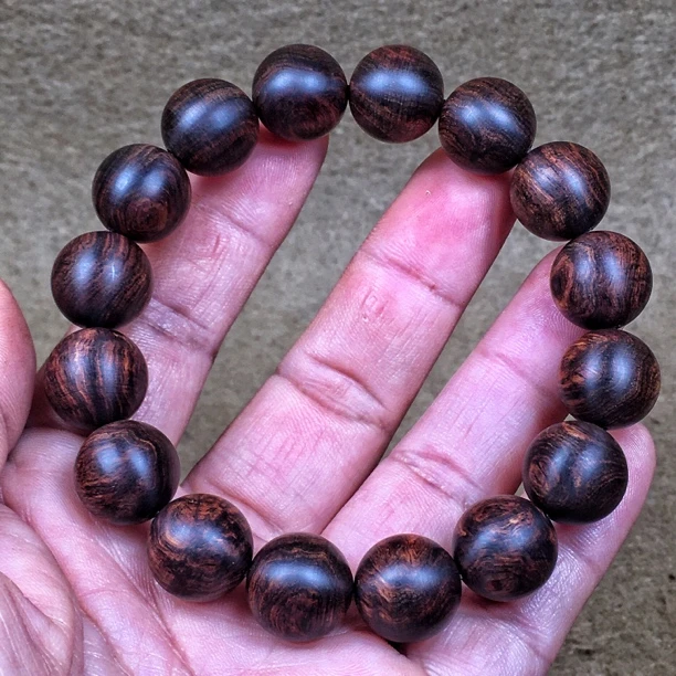 海黄油梨老料手串规格1.3x16粒虎皮纹水波油性足沉水