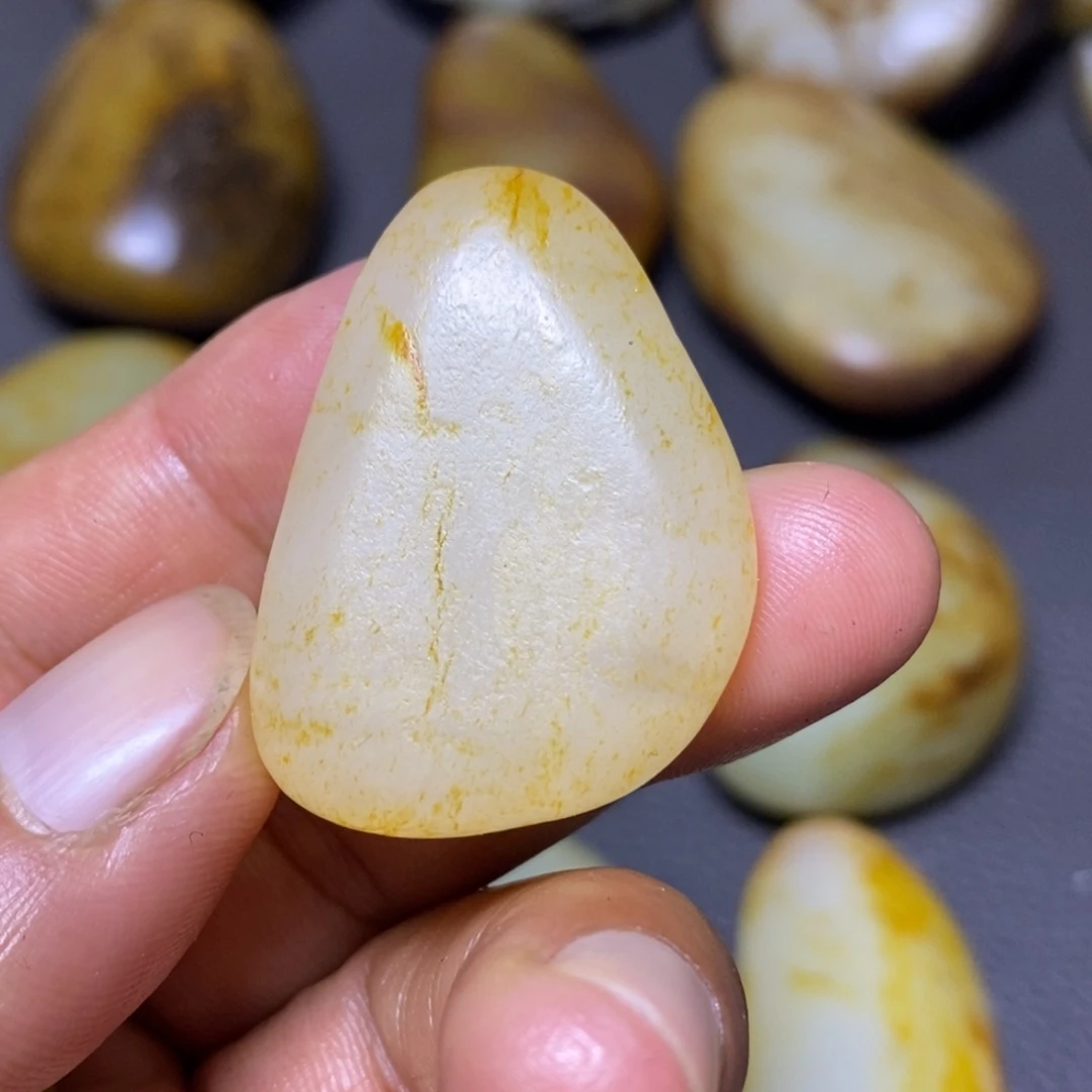 未镶嵌和田玉（糖玉）挂件