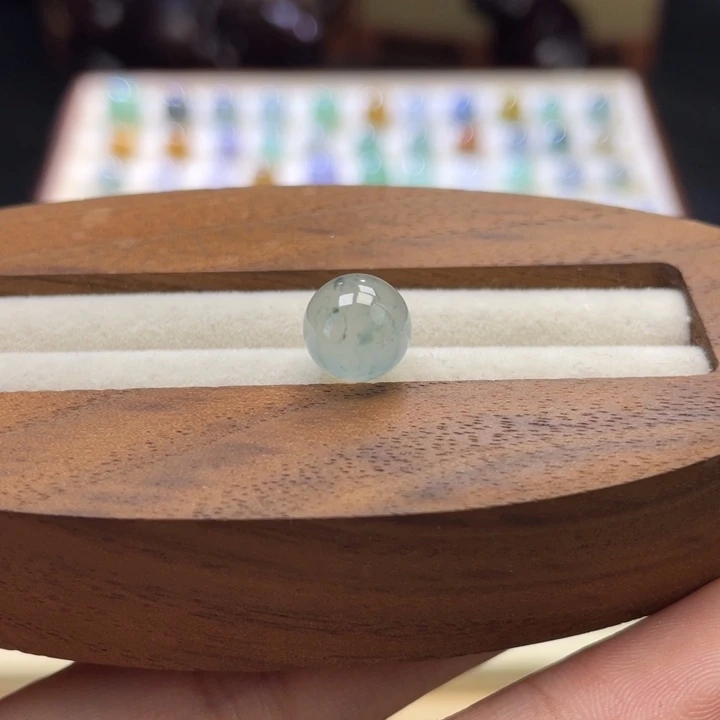 散珠翡翠冰飘花圆珠卡8.7mm