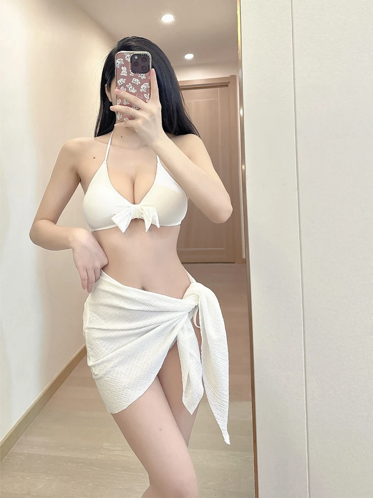 2025新款分体泳衣女性感纯欲比基尼三件套沙滩游聚拢温泉泳装