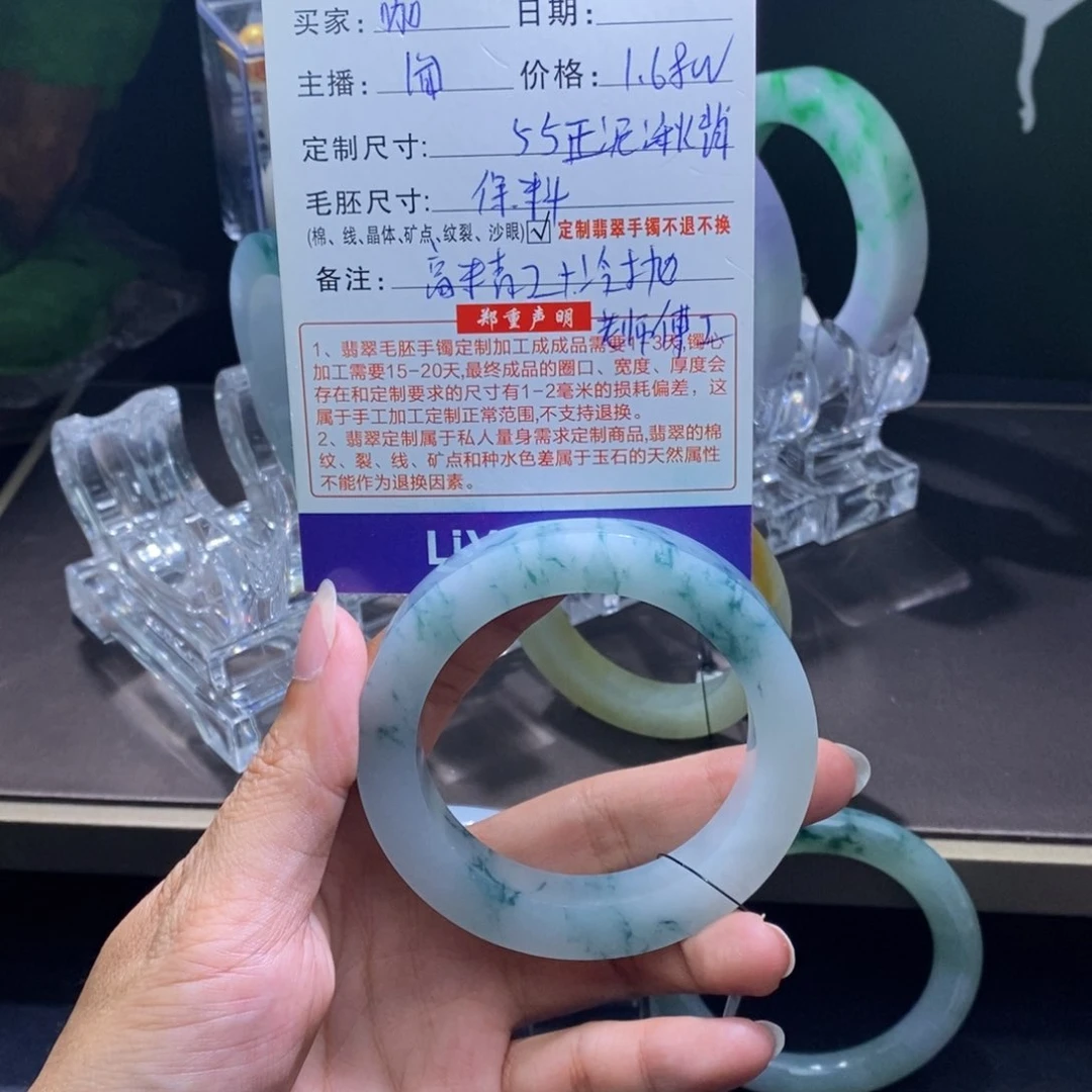 未镶嵌翡翠手镯定制翡翠咖****苦
