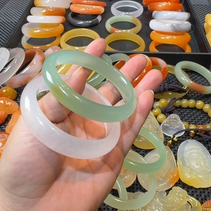 艾***光石英质玉（金丝玉）未镶嵌手镯58.59