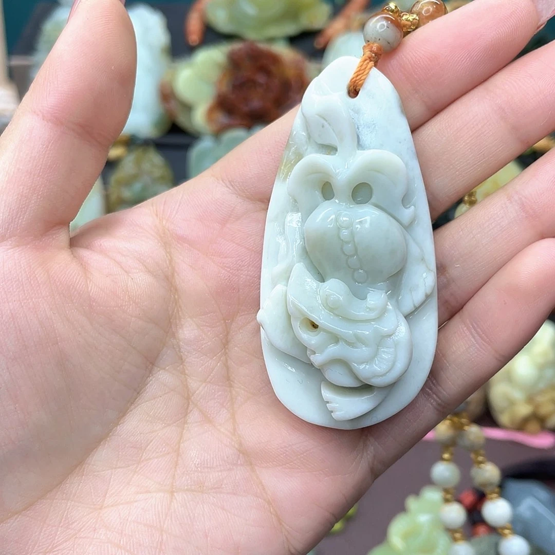 蛇纹石玉颈饰未镶嵌