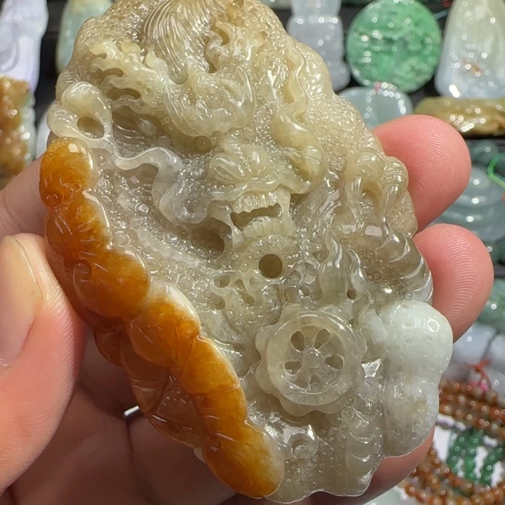 颈饰未镶嵌翡翠龙牌