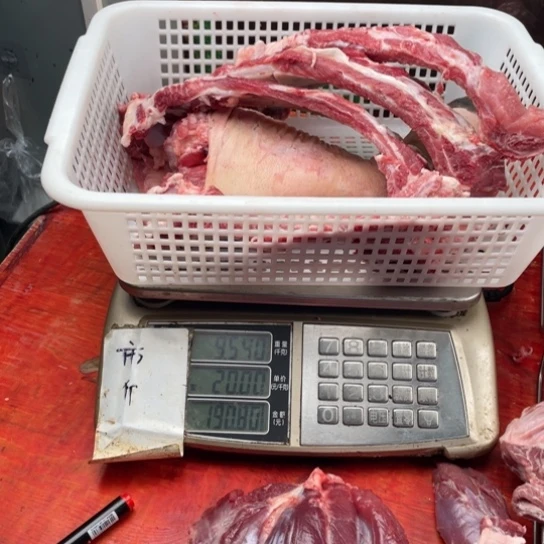 30中国大陆悟****凰散养在大山上的土猪肉