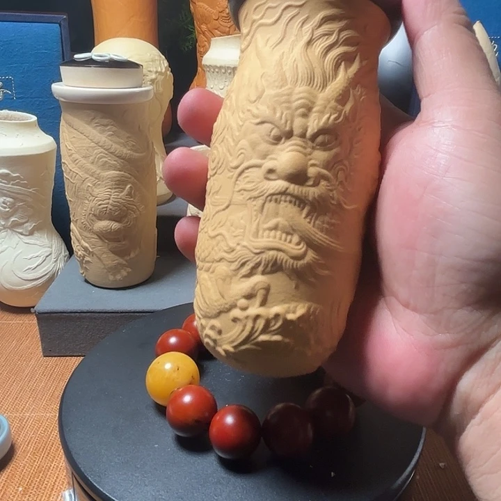 @***e隐隐约约看到一只大眼睛