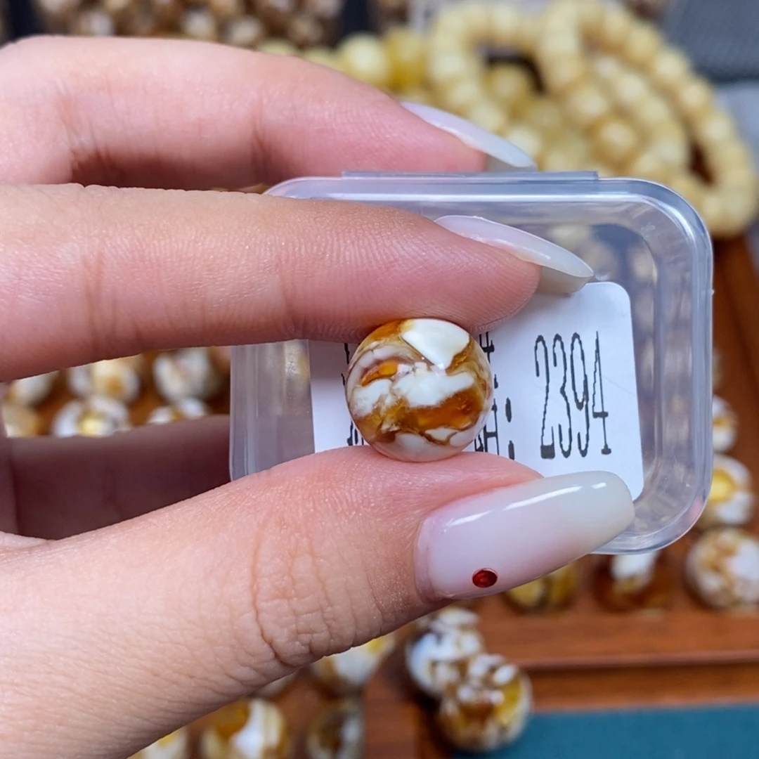 蜜蜡未镶嵌珠宝奇石2394