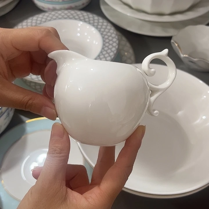 瓷片微瑕骨瓷公道杯一个