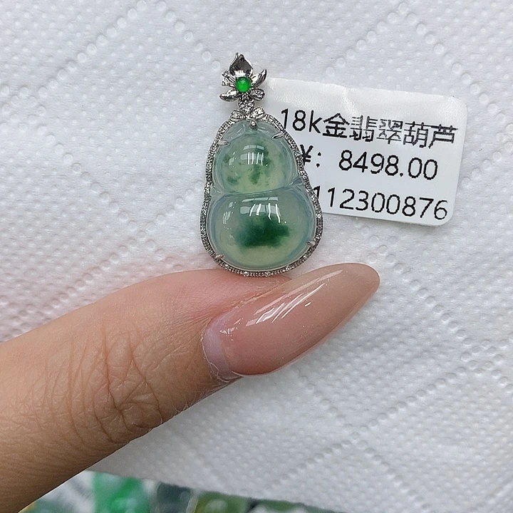 颈饰18K金镶嵌翡翠