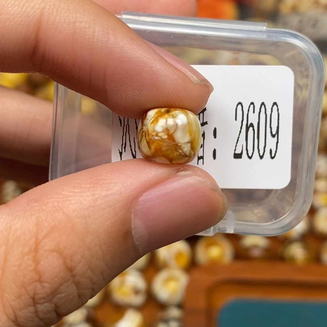 蜜蜡未镶嵌珠宝奇石2609