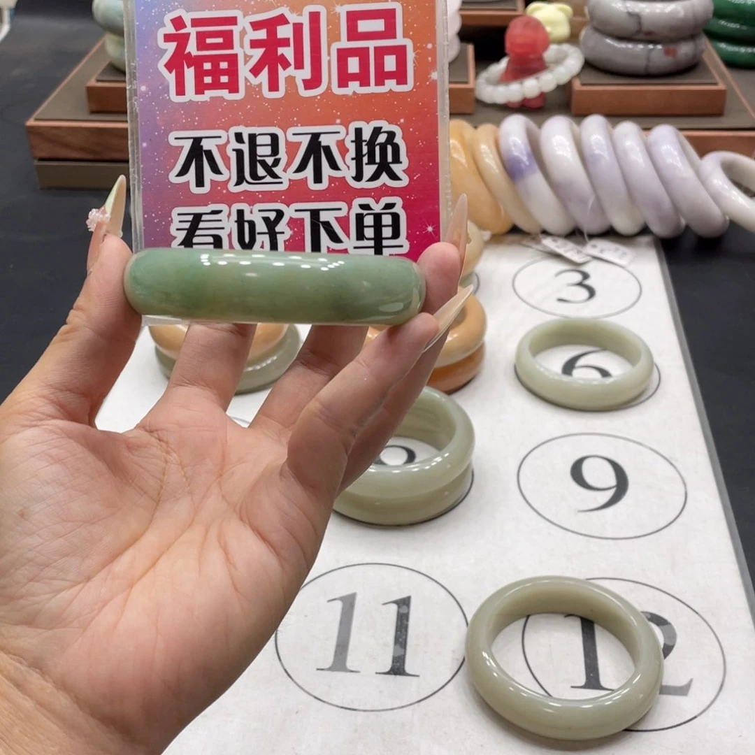 奶***苏石英质玉手镯未镶嵌