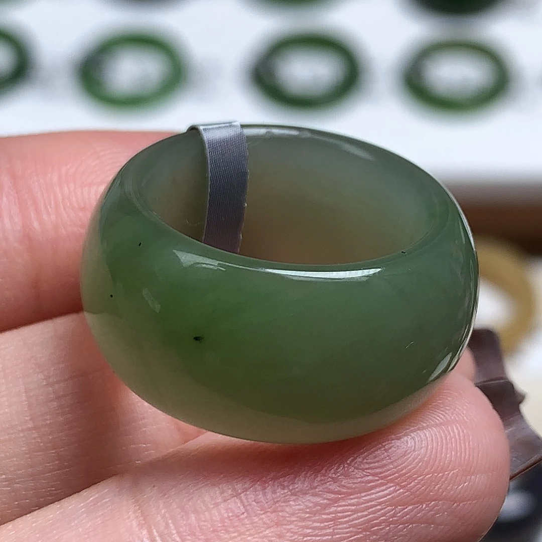 未镶嵌戒指和田玉