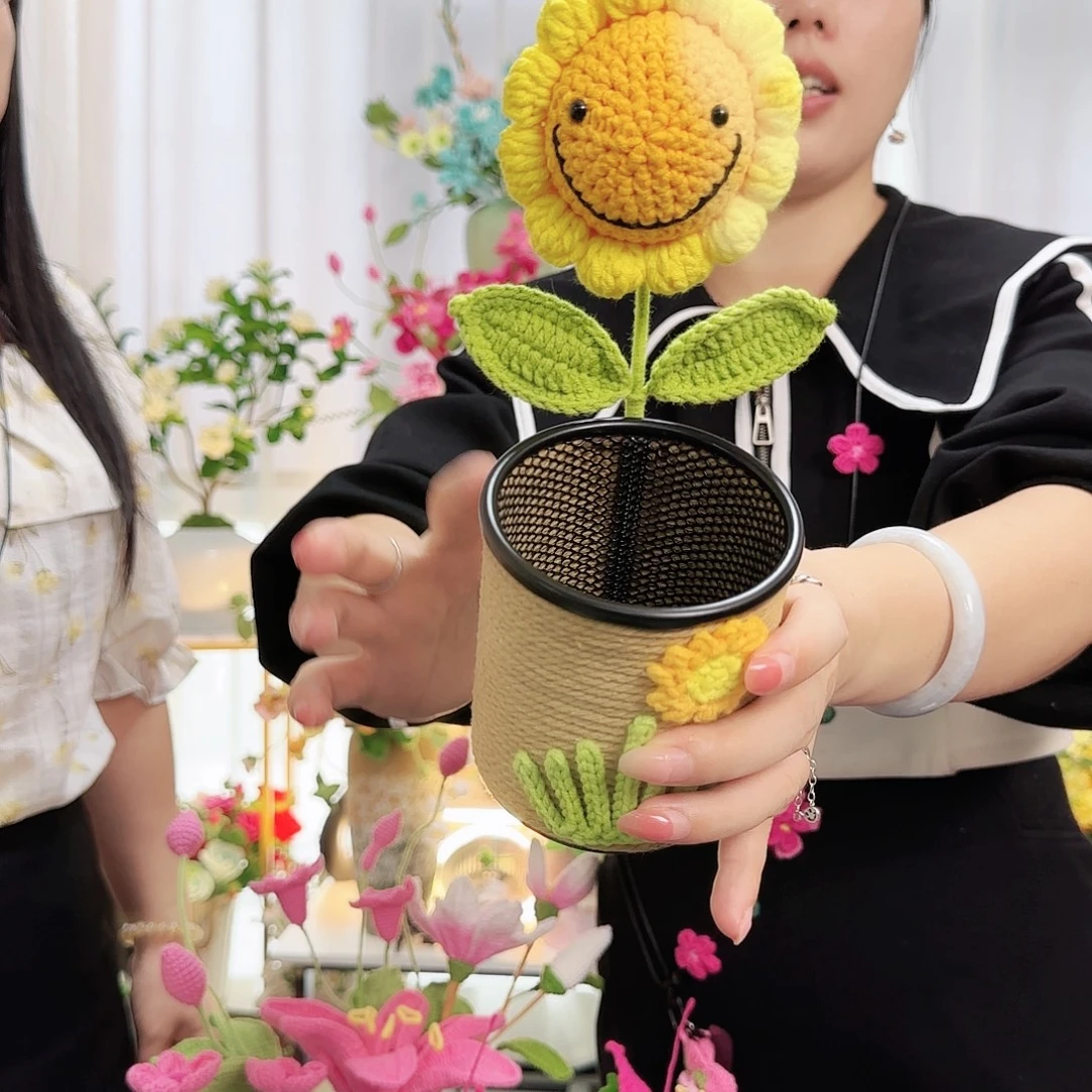 手工钩织设计笔筒