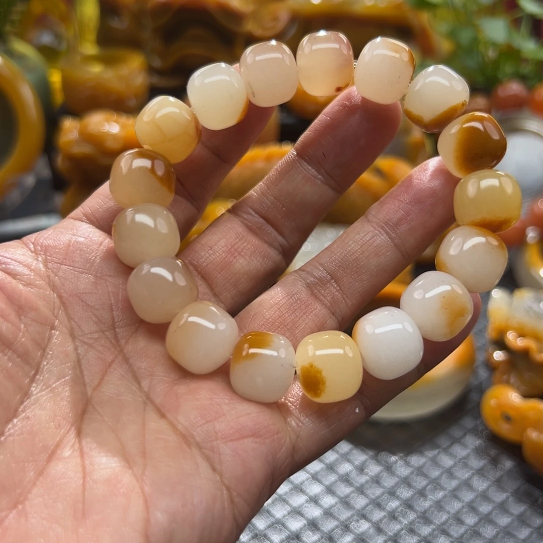 石英质玉未镶嵌颈饰