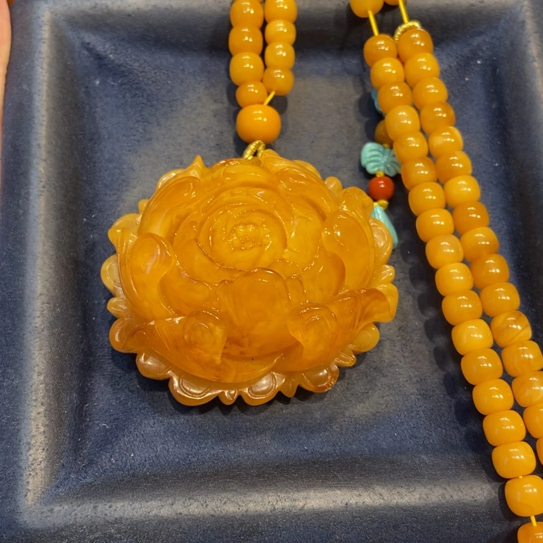 琥珀未镶嵌颈饰蜜蜡