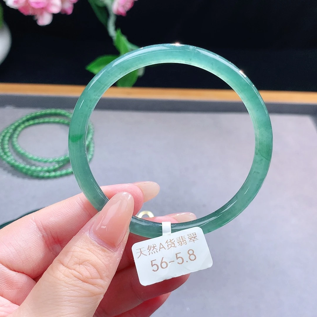 未镶嵌手镯（圆镯）翡翠