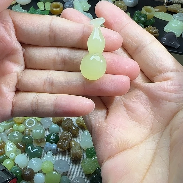 未镶嵌和田玉挂件