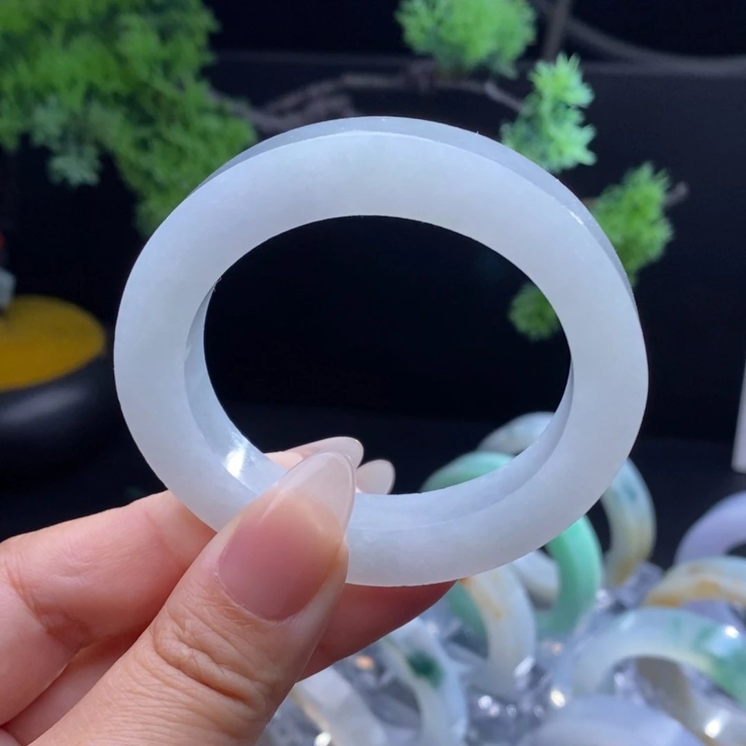 定制翡翠未镶嵌翡翠手镯