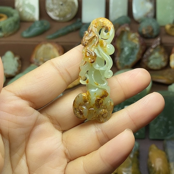 岫岩河磨玉（透闪石质玉）未镶嵌颈饰