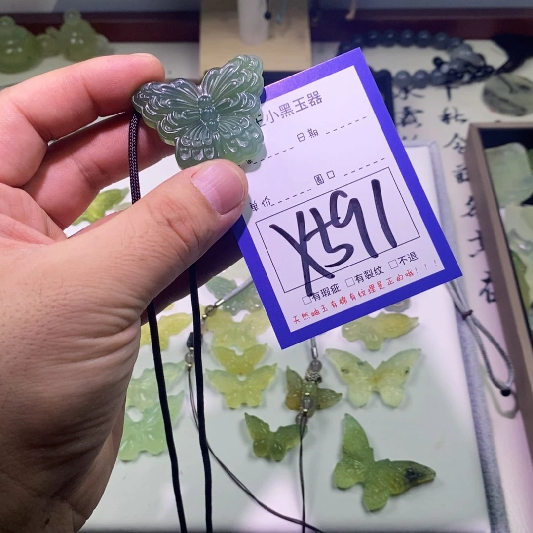 蛇纹石玉颈饰未镶嵌?**.