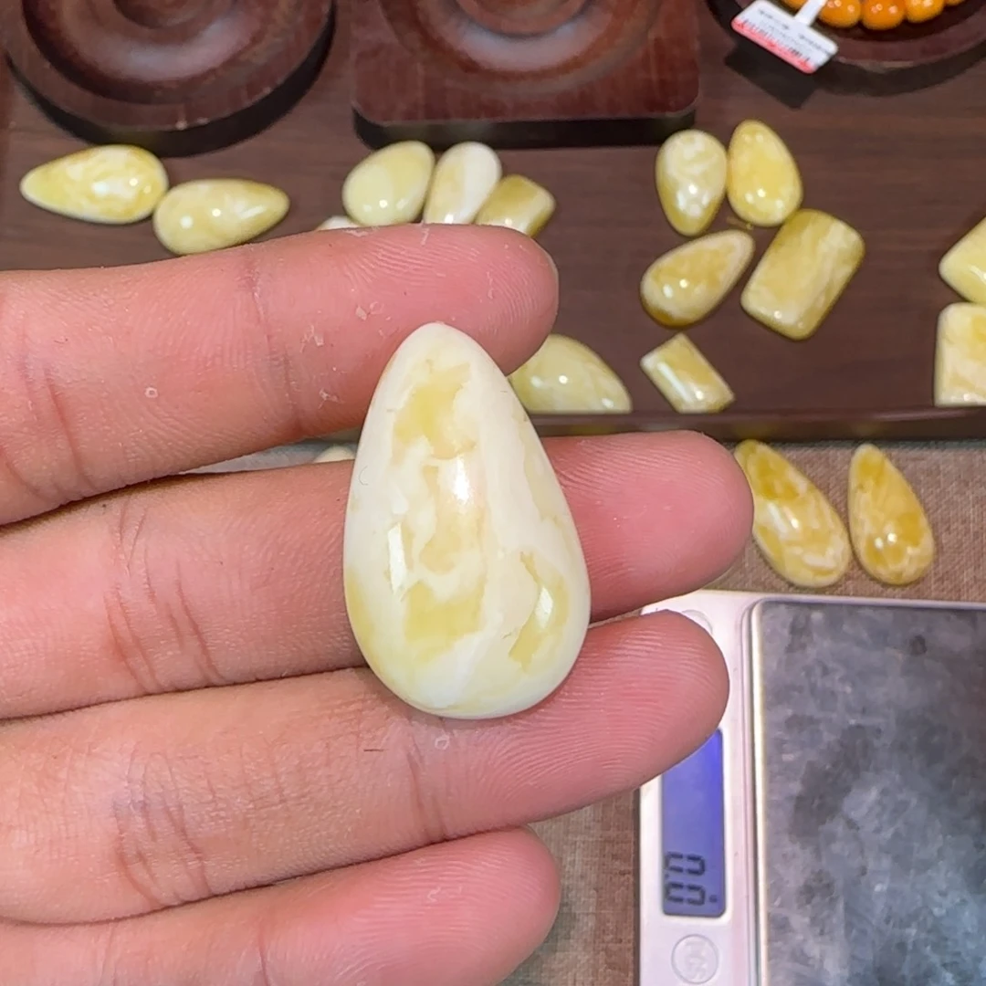 琥珀裸石未镶嵌吊坠