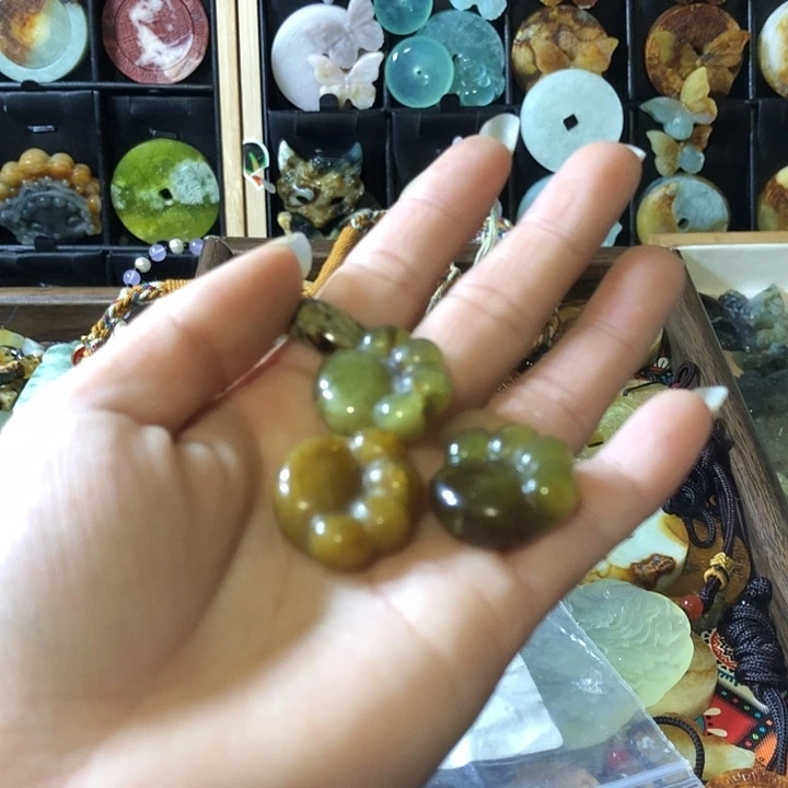 岫玉未镶嵌岫玉挂件