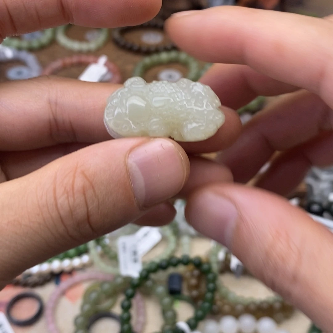 和田玉未镶嵌手链貔貅吊坠