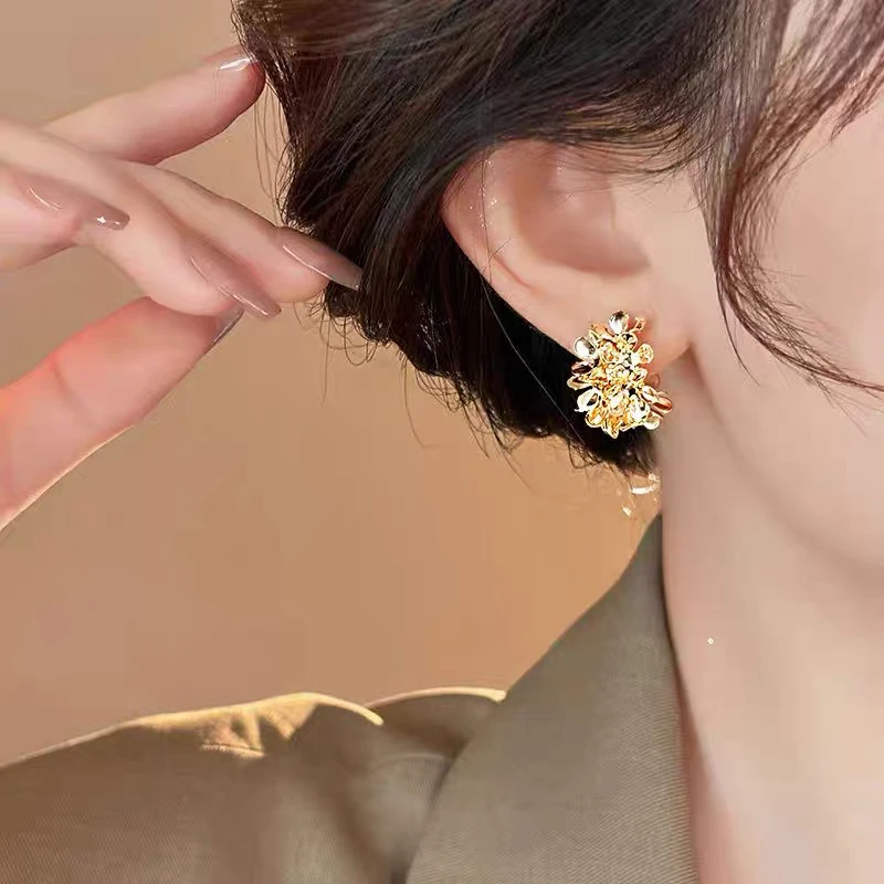 铜合金耳饰 复古金属花朵繁花锦簇小众高级感金属弧形耳环蚊香盘