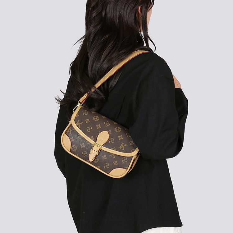 【小董】夏季新款法棍手提包