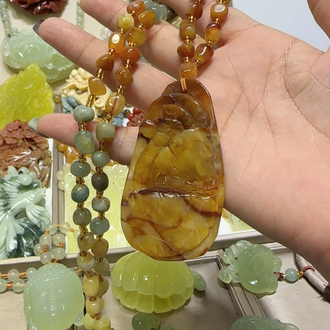 未镶嵌蛇纹石玉吊坠