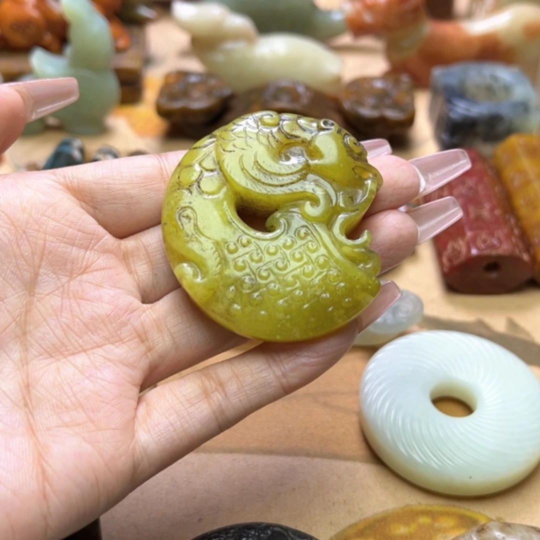 【闪购商品】蛇纹石玉颈饰未镶嵌