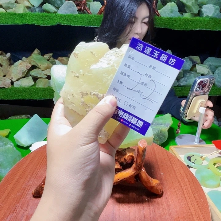 未镶嵌蛇纹石玉纯天然岫玉摆石摆件