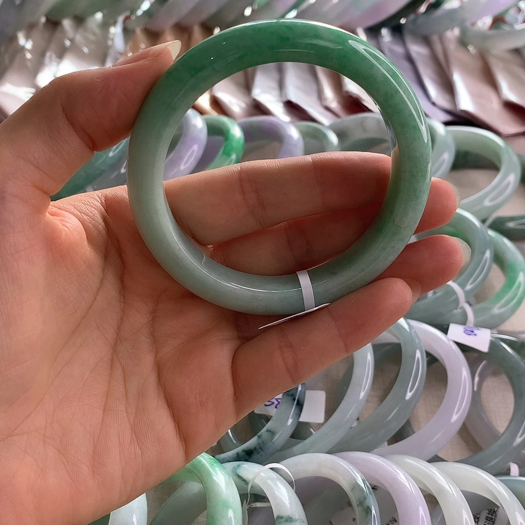 翡翠手镯未镶嵌满绿59.5