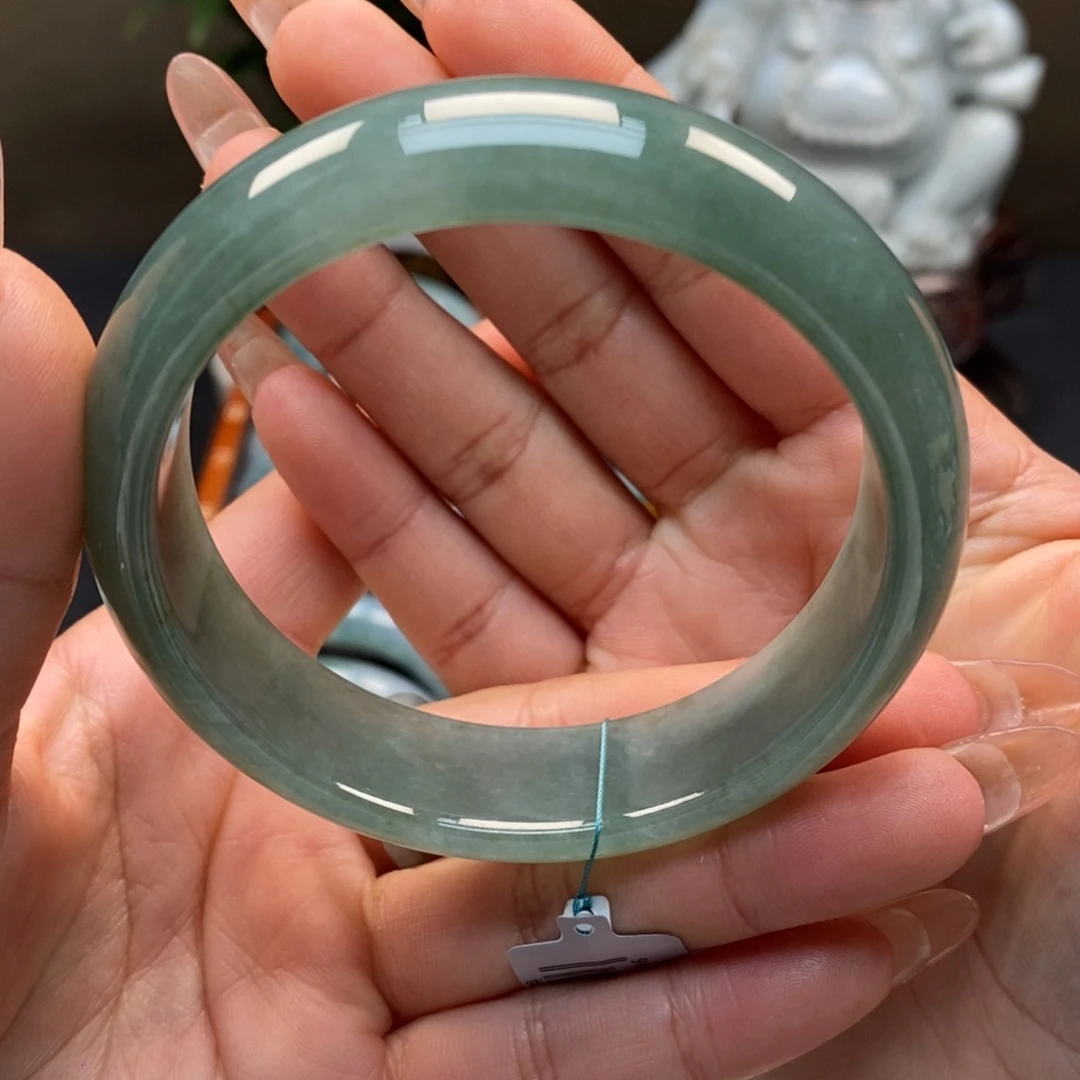 翡翠手镯未镶嵌天然