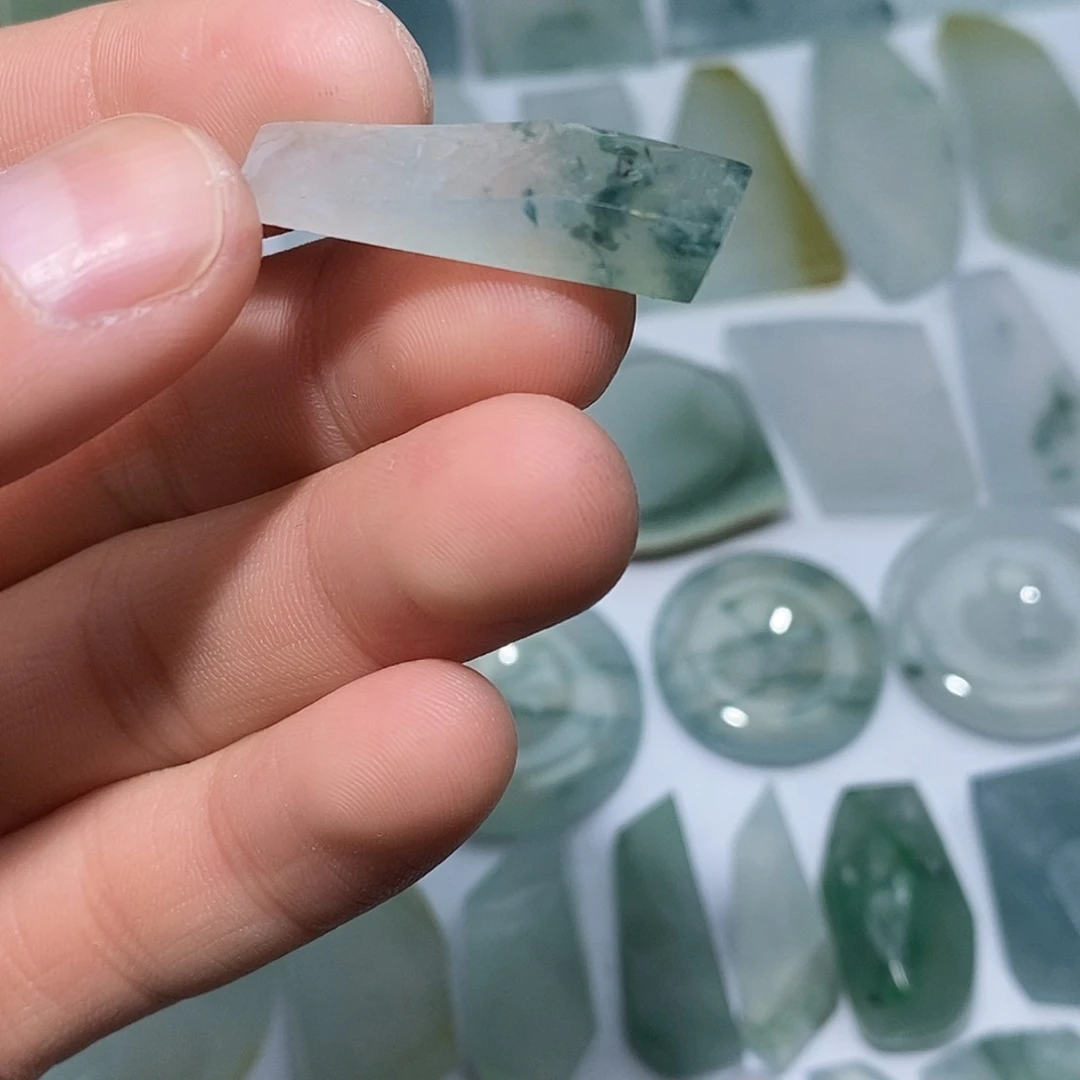 翡翠未镶嵌颈饰7533