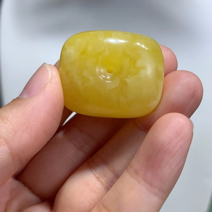蜜蜡未镶嵌颈饰藏扣