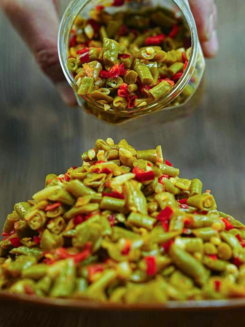 湖南农家自制老坛酱腌下饭菜剁椒酸豆角