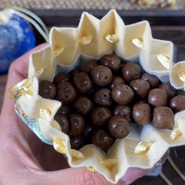 泥塑香韵苏合老型瑕疵珠香包约50克